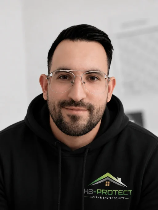 Steffen Schumann Porträt Foto im HB Protect Büro